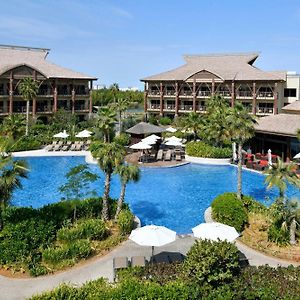 Room Theme Park Access Guest room 1 King Pool view Complimentary Beach Access to Sheraton JBR Shuttle to MOE & Dubai Mall